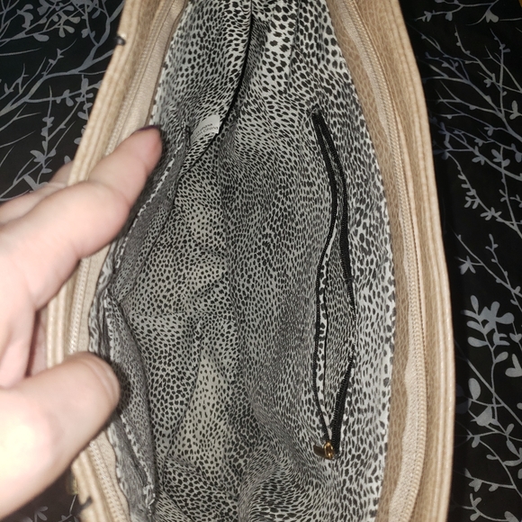 Giovana Great condition purse never used large - Picture 5 of 7